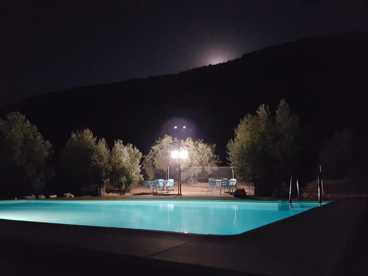 Apartamentos Rurales La Dehesa Del Acebuche เฮน ภายนอก รูปภาพ